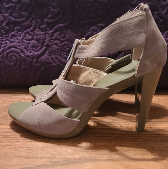 Michael Kors Sandal Heels - Picture 5 of 6